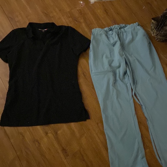 bundle of used scrubs - Picture 3 of 3